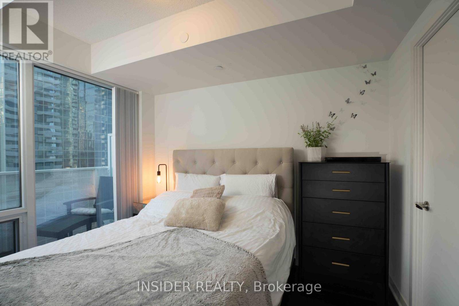 Toronto (waterfront Communities), ON M5J0C3,88 Harbour ST #1409