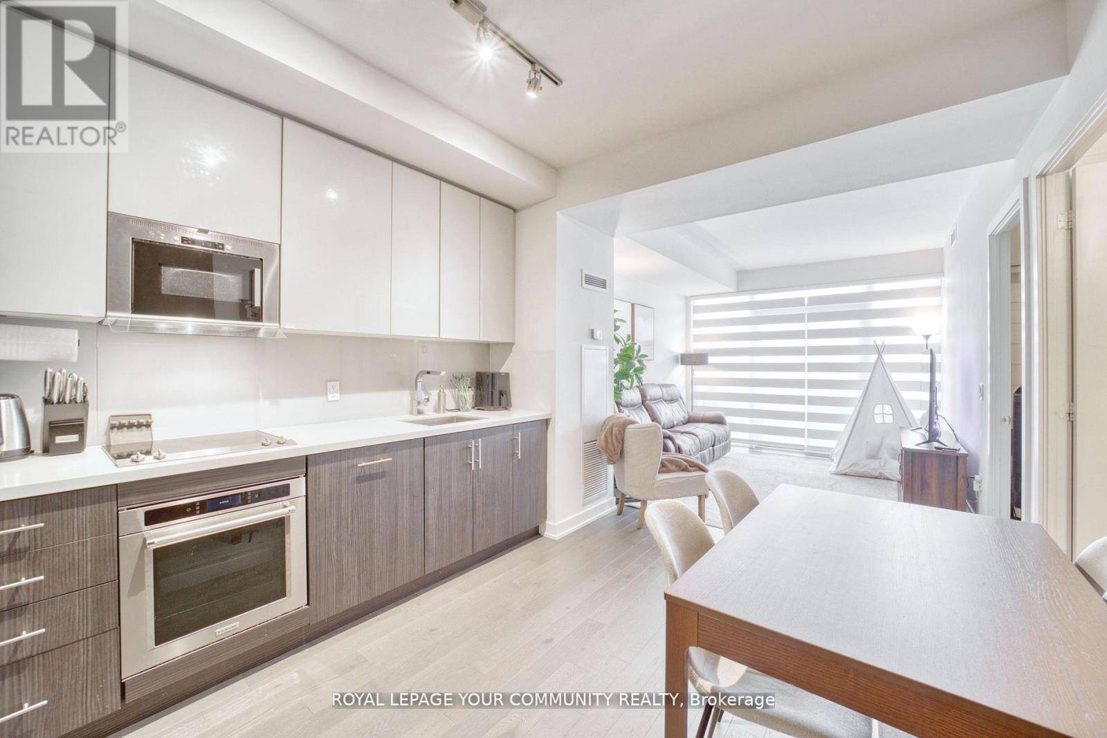 Toronto (waterfront Communities), ON M5V1X2,330 Richmond ST West #1711