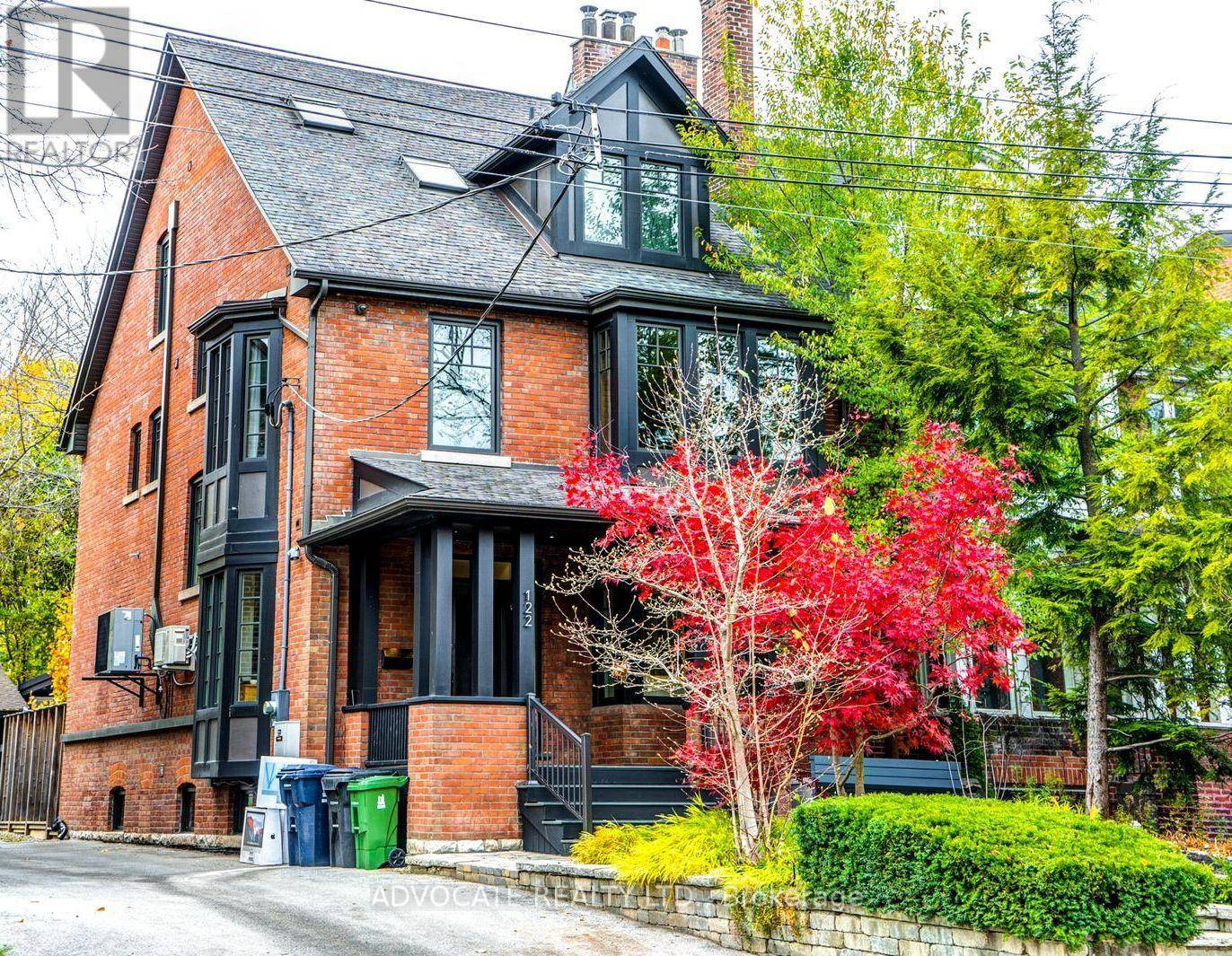 Toronto (annex), ON M5R2X9,122 WALMER ROAD