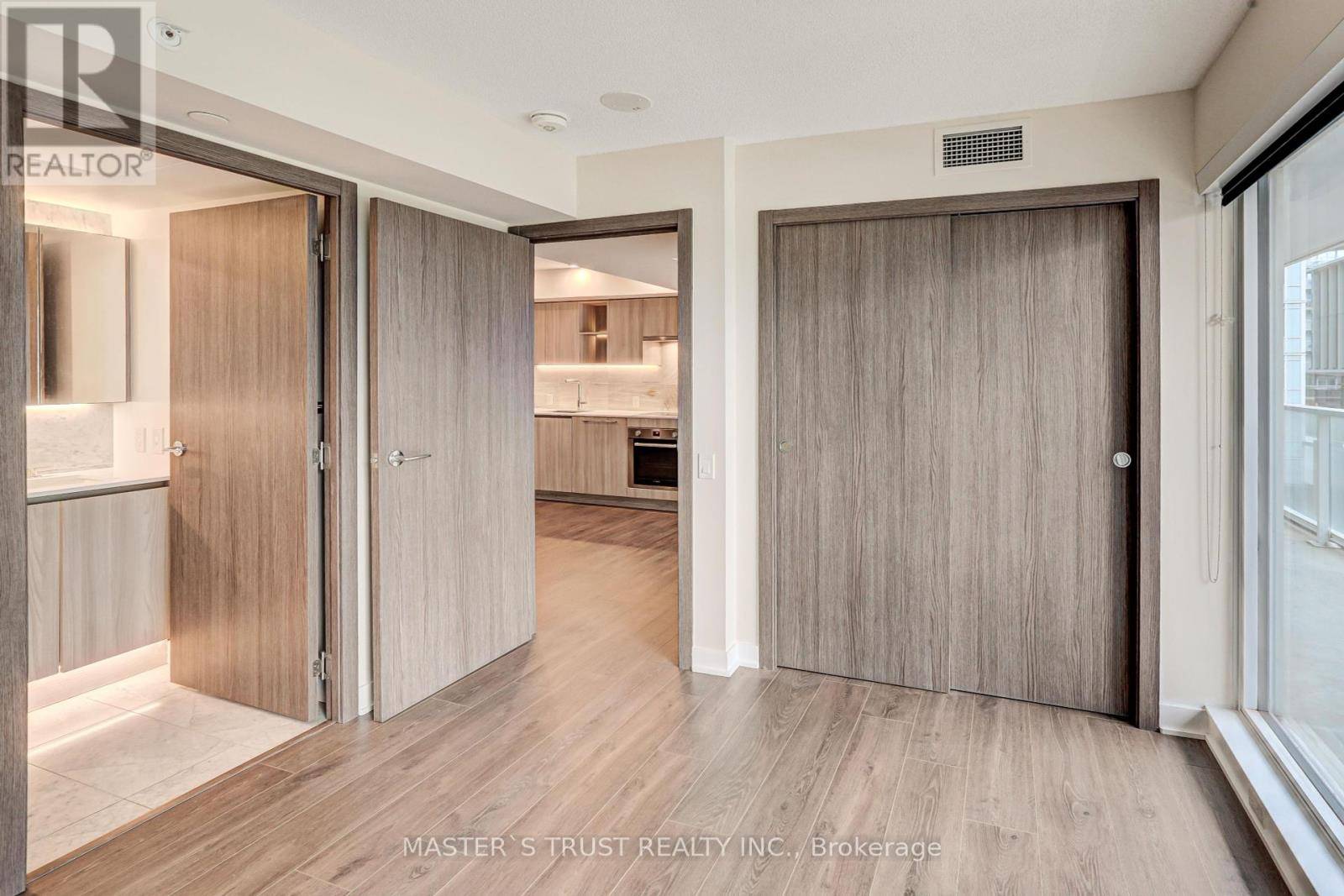 Toronto (waterfront Communities), ON M5V0N2,19 Bathurst ST #711