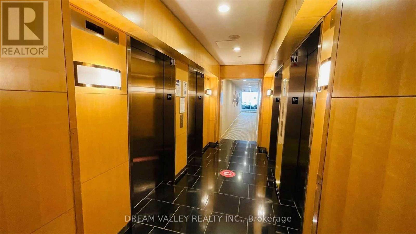 Toronto (waterfront Communities), ON M5J0A7,65 Bremner BLVD #3908