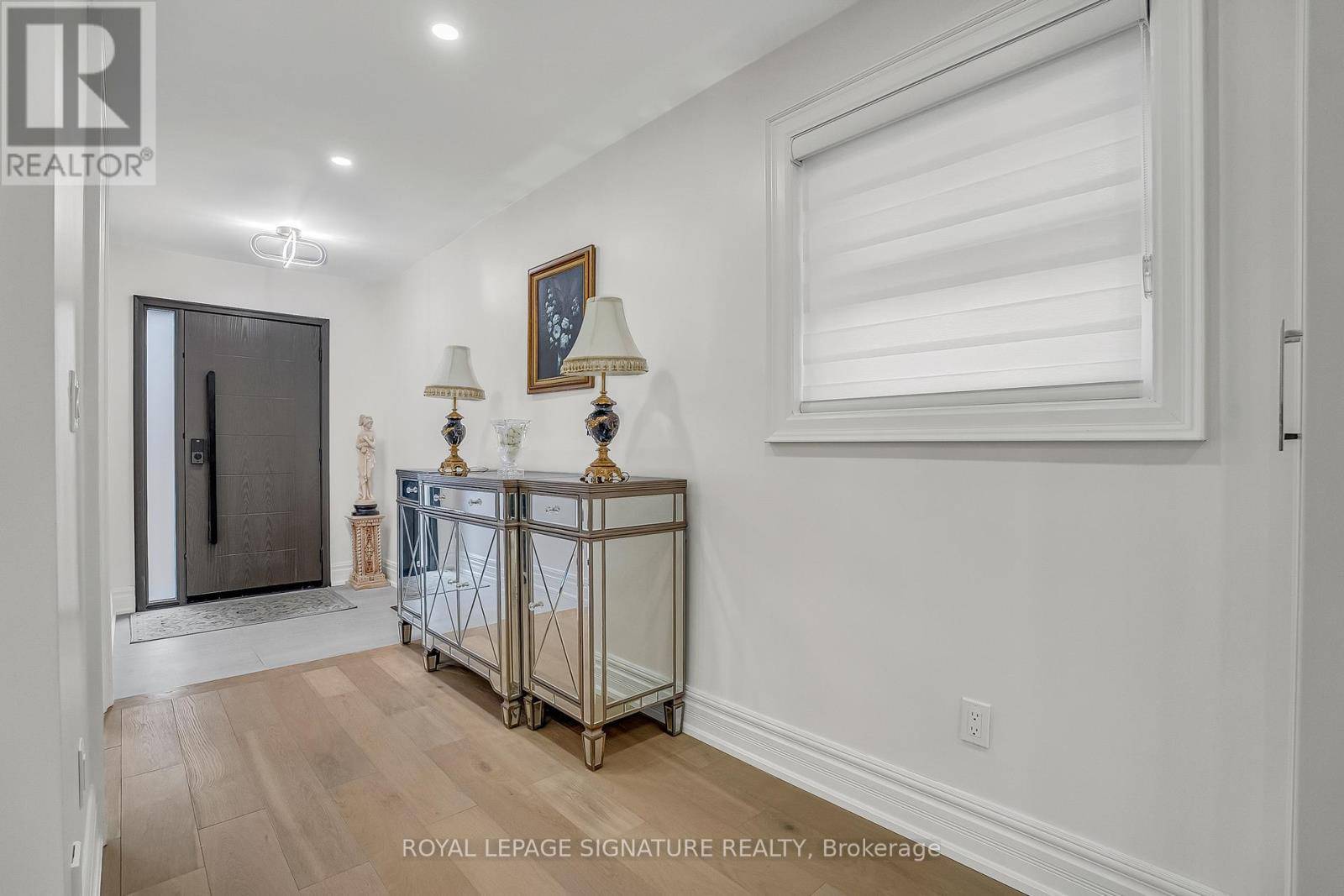 Toronto (parkwoods-donalda), ON M3A3B9,160 THREE VALLEYS DRIVE