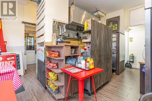 Toronto (university), ON M5S2P1,72-74 LIPPINCOTT STREET