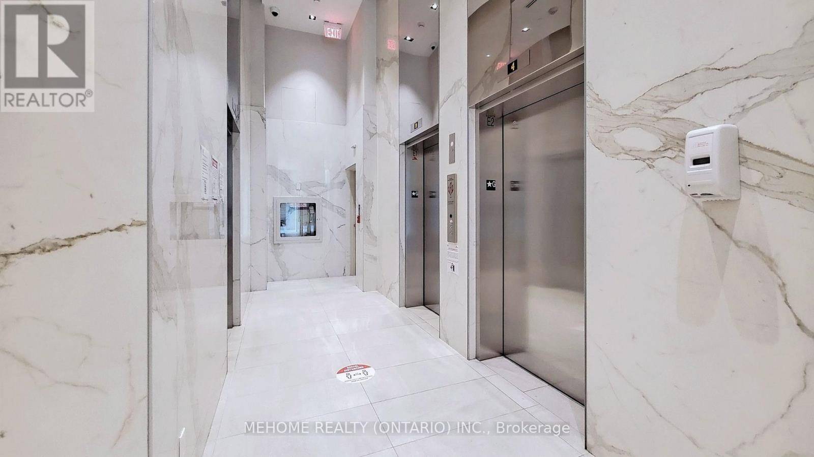 Toronto (casa Loma), ON M5P0A2,501 St. Clair AVE West #204