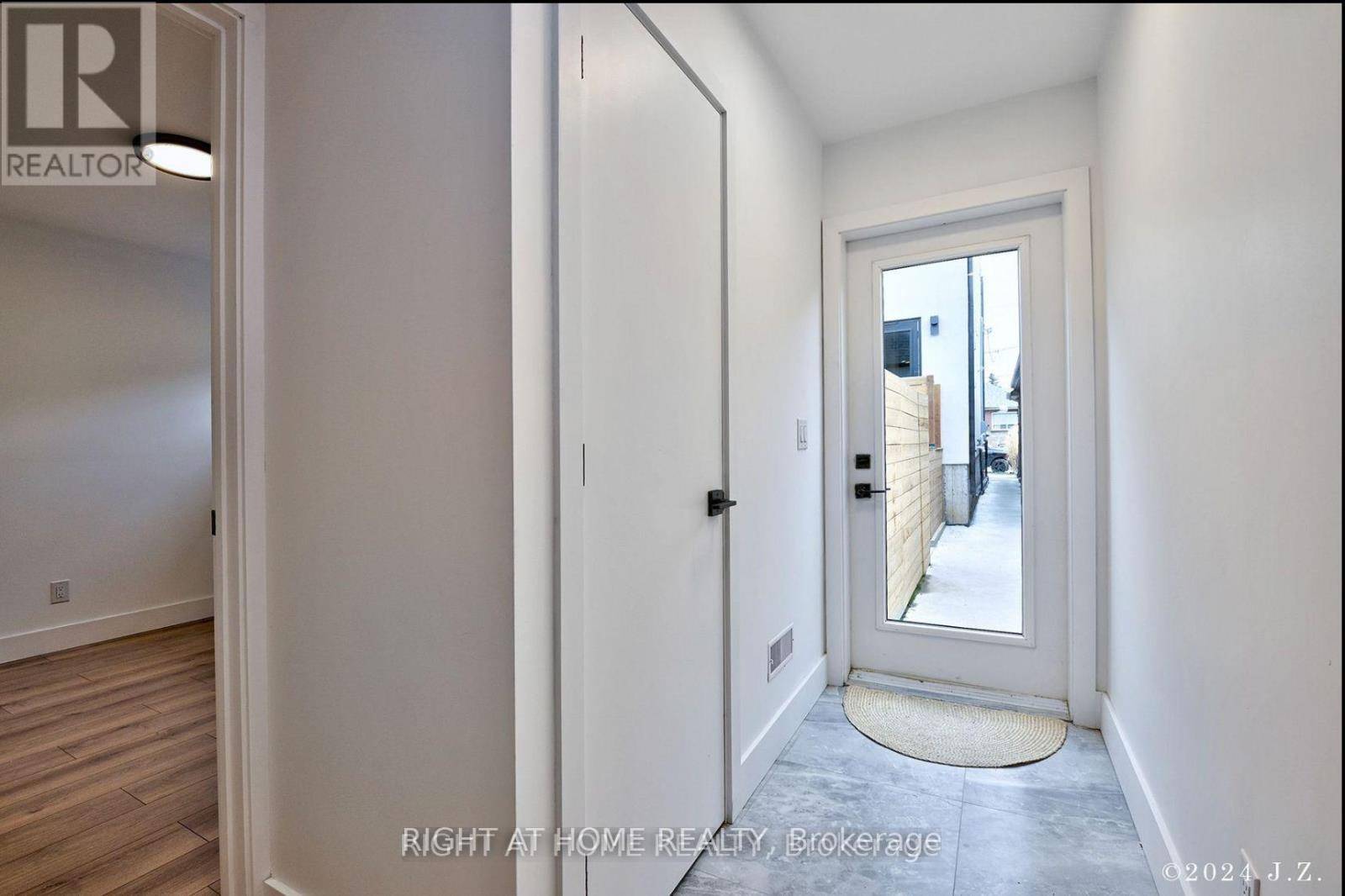 Toronto (oakwood Village), ON M6C2B4,50A Lanark AVE #CoachHs