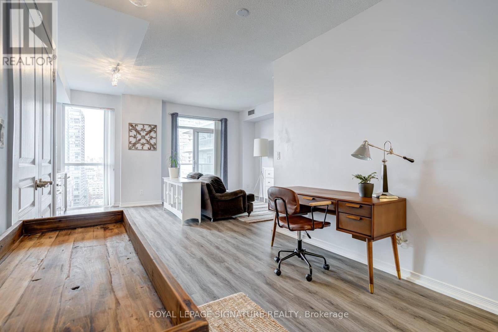 Toronto (waterfront Communities), ON M5V0K3,352 Front ST West #2108