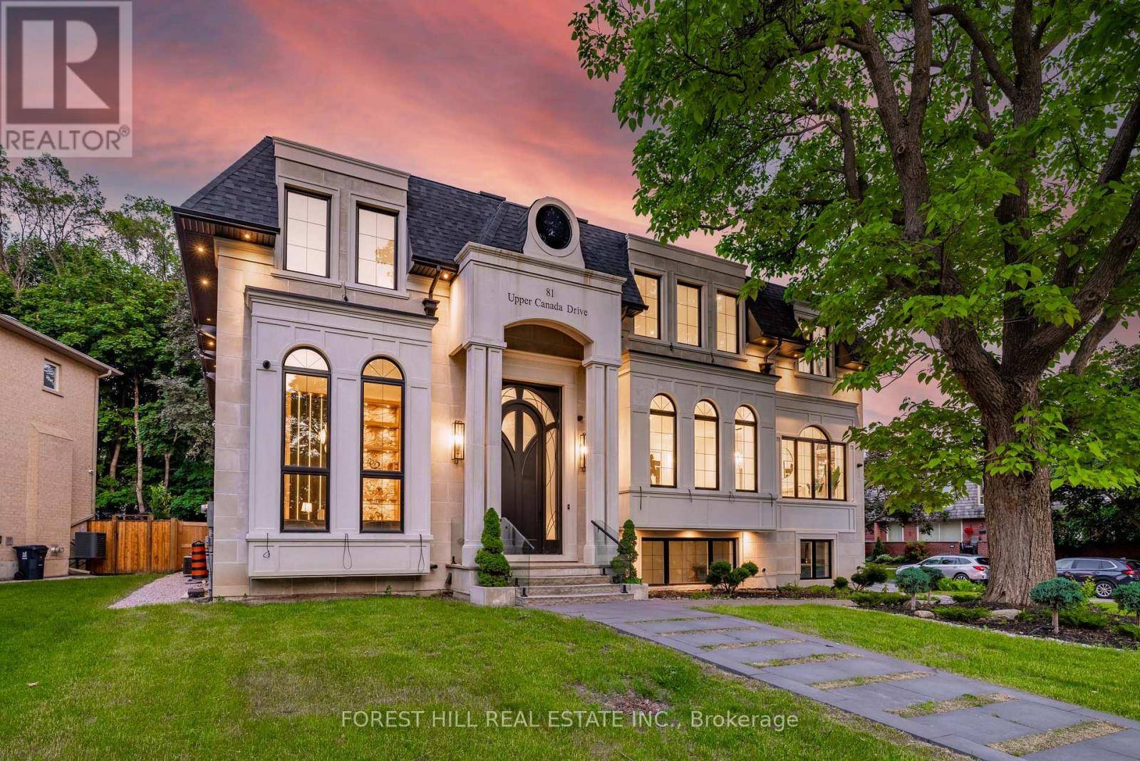 Toronto (st. Andrew-windfields), ON M2P1S6,81 UPPER CANADA DRIVE