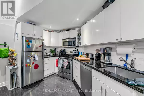 Toronto (annex), ON M5R2R9,626 HURON STREET