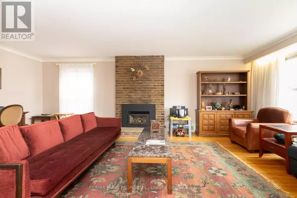 Toronto (bedford Park-nortown), ON M5M3M4,173 RIDLEY BOULEVARD