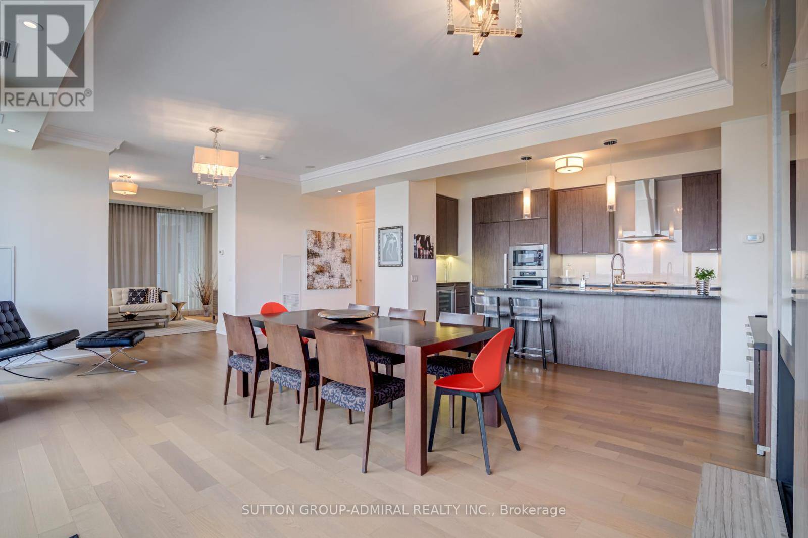 Toronto (annex), ON M5R0A5,88 Davenport RD #1701