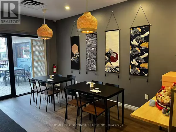 Toronto (leaside), ON M4G3B6,1528 BAYVIEW AVENUE