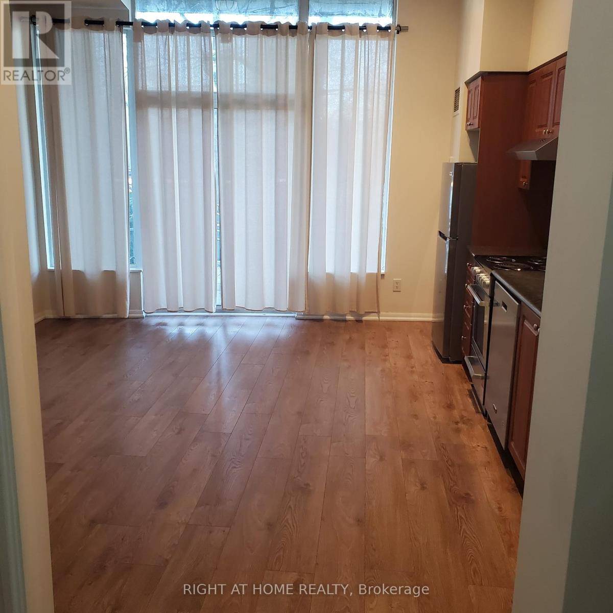 Toronto (waterfront Communities), ON M5V1B2,231 Fort York BLVD #115