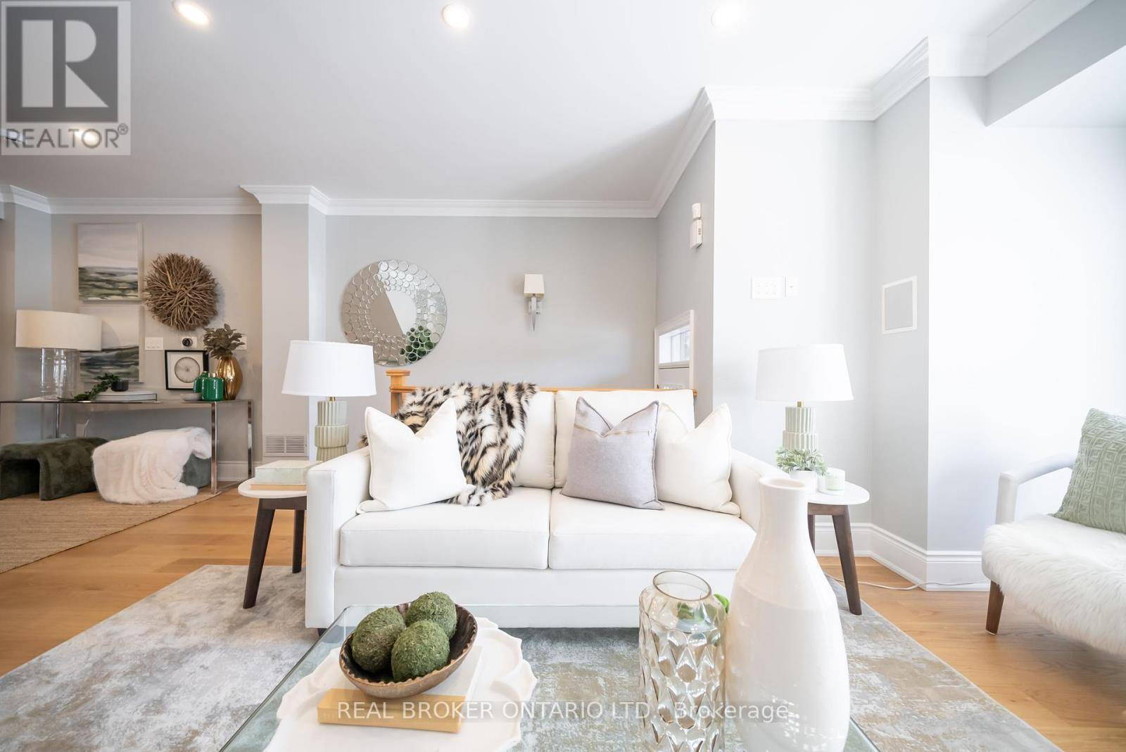 Toronto (bridle Path-sunnybrook-york Mills), ON M4P2N5,28 CORINTH GARDENS