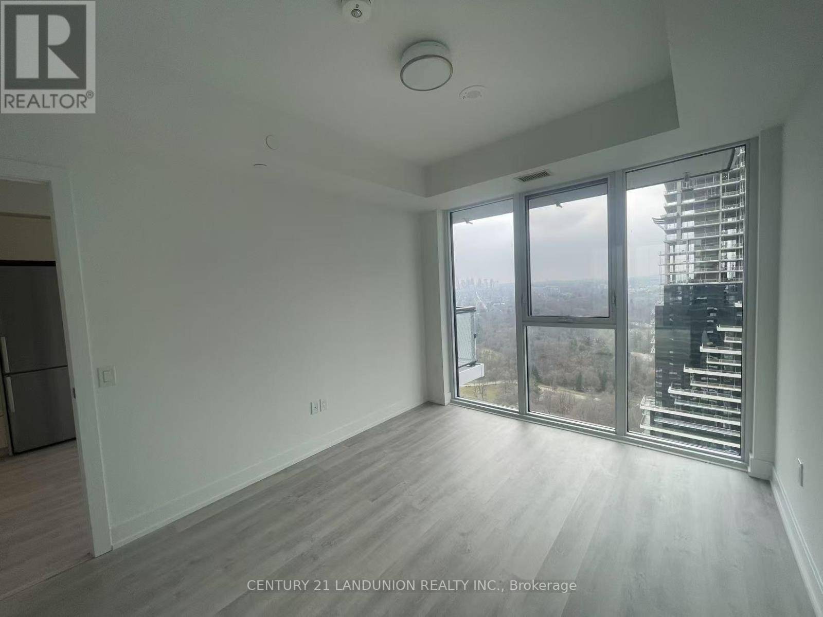 Toronto (banbury-don Mills), ON M3C0P7,30 Inn On The Park DR #2911