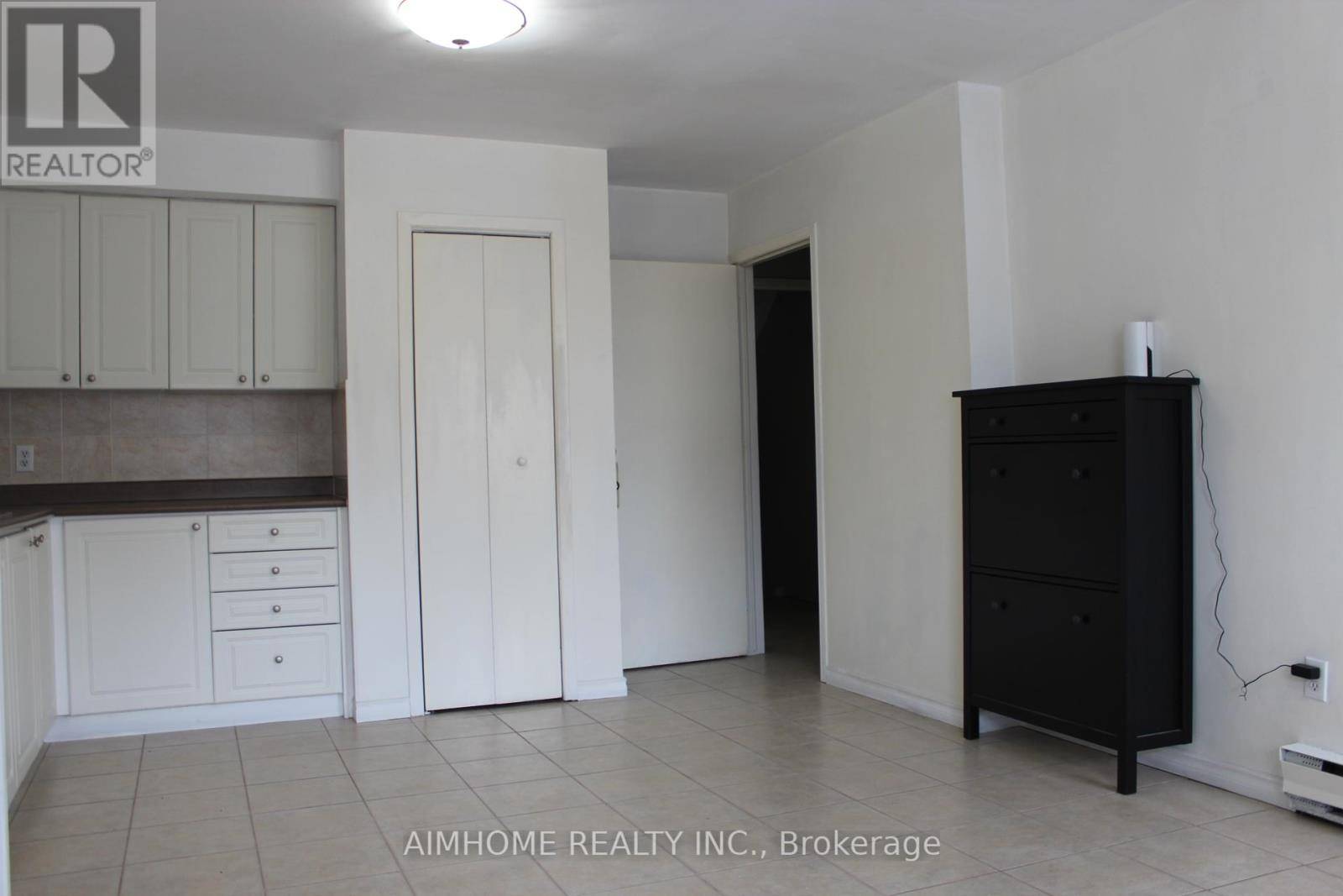 Toronto (oakwood Village), ON M6E2G6,1483 Eglinton AVE West #Apt 1