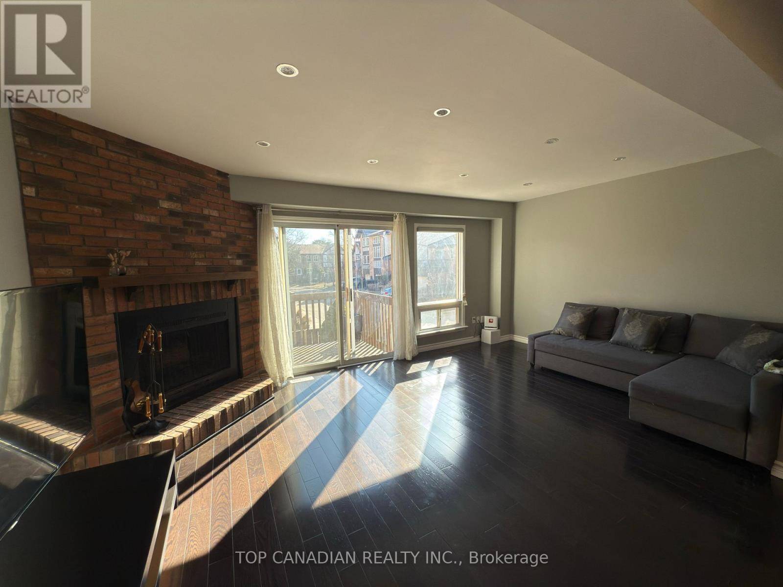 Toronto (bayview Woods-steeles), ON M2H3M3,55 Southwest English Ivyway WAY #62