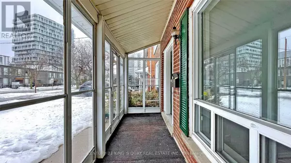 Toronto (don Valley Village), ON M2J3C9,16 KINGSLAKE ROAD