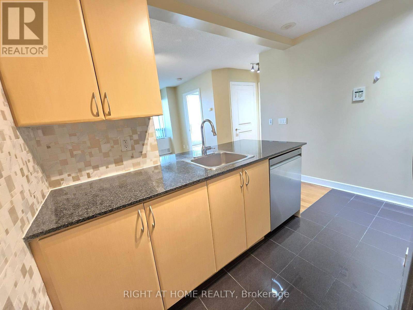 Toronto (willowdale East), ON M2N7L7,35 Bales AVE #610