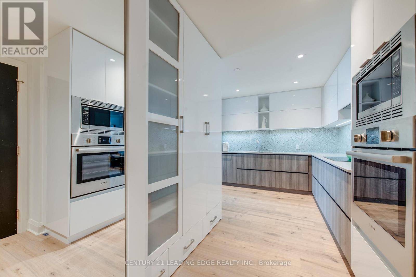 Toronto (annex), ON M5R0B8,151 Avenue RD #706