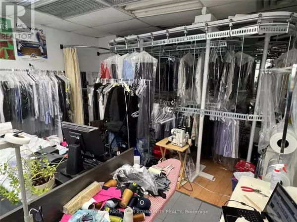Toronto (mount Pleasant West), ON M4P1Y5,9 ERSKINE AVENUE