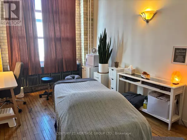 Toronto (kensington-chinatown), ON M5T2C2,174 Spadina AVE #103