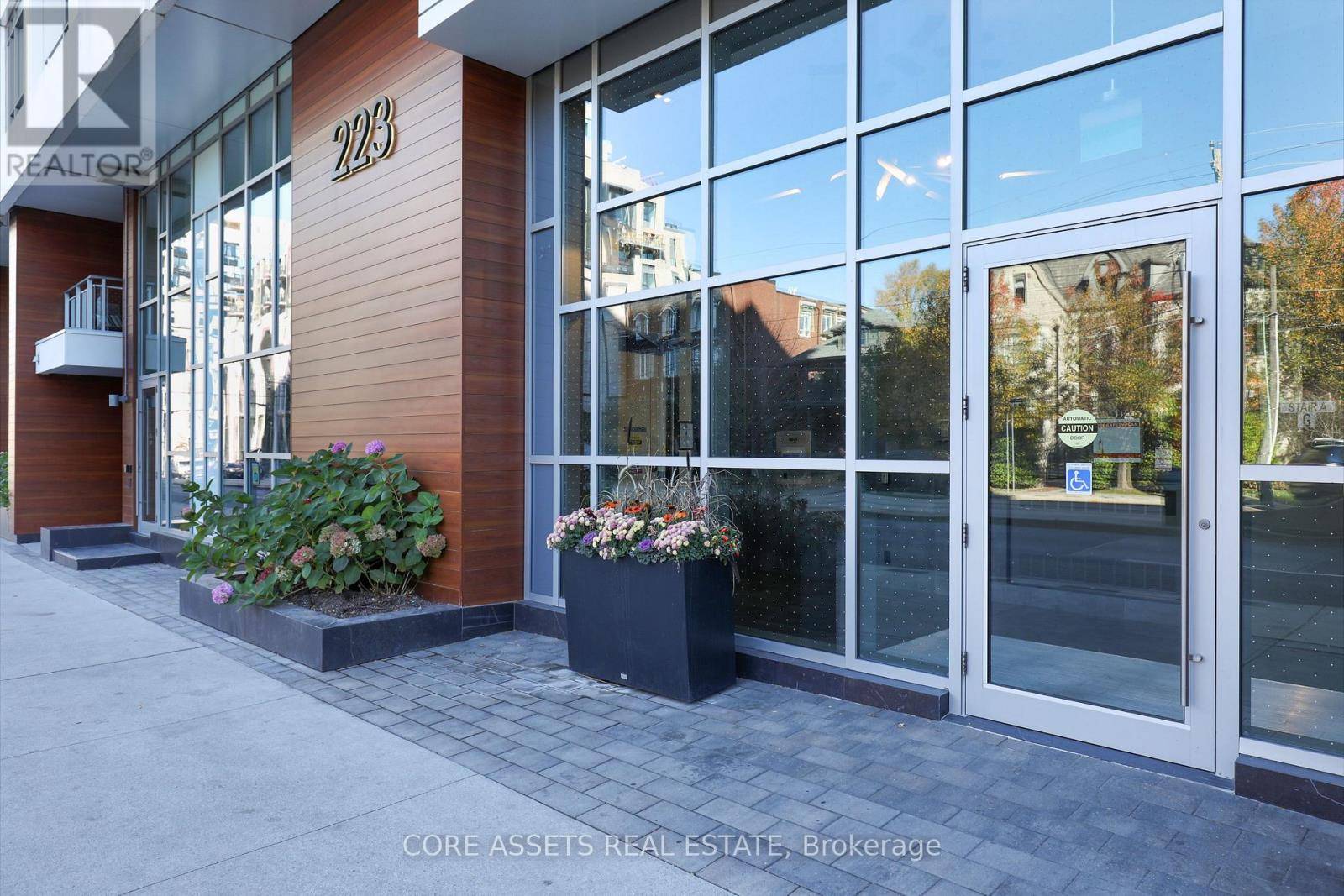 223 St Clair AVE West #709, Toronto (casa Loma), ON M4V1R3