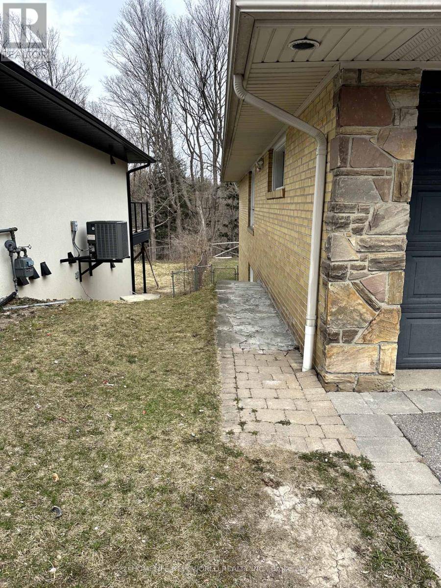 Toronto (bayview Village), ON M2K1N6,119 BURBANK DRIVE