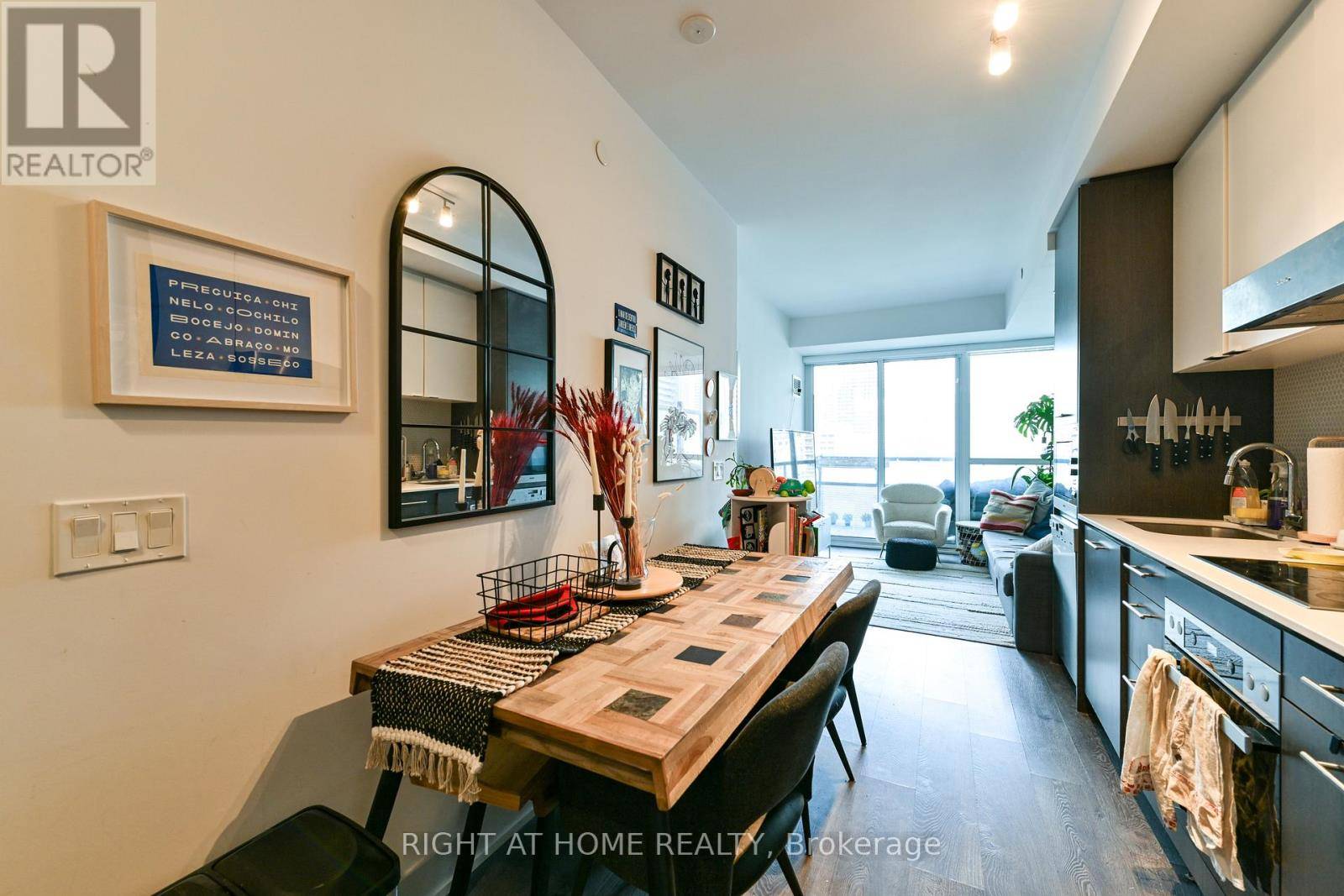 Toronto (mount Pleasant West), ON M4S2H7,11 Lillian ST #1008