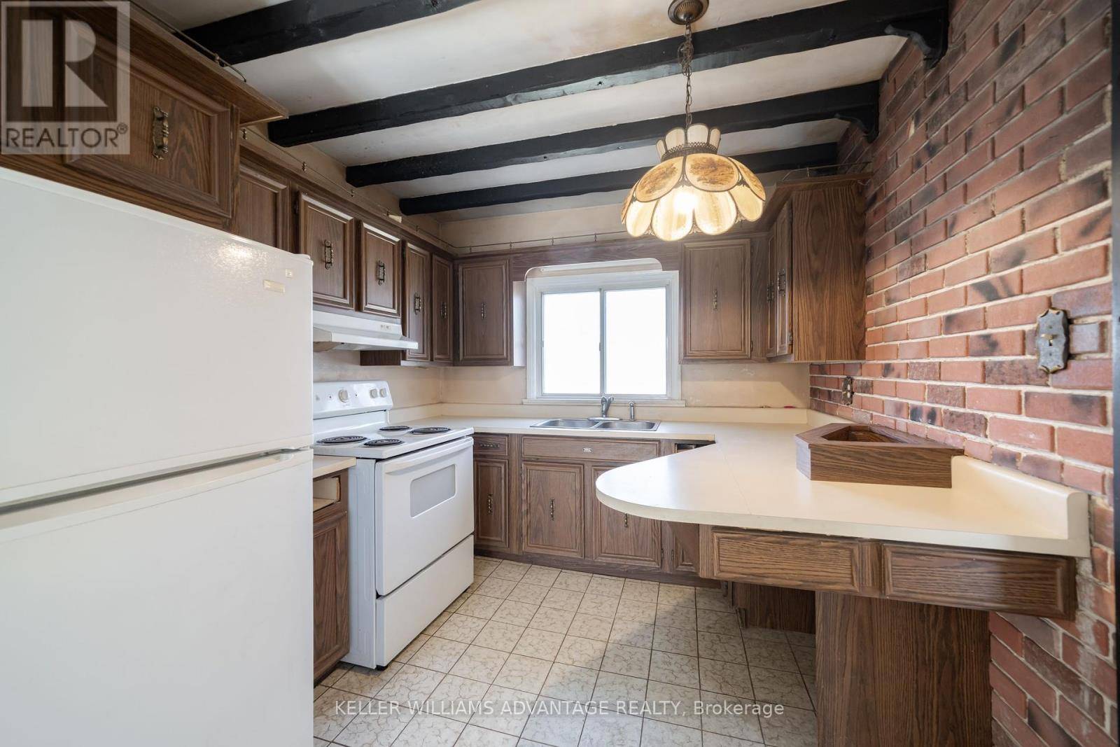 Toronto (st. Andrew-windfields), ON M2P1S8,144 UPPER CANADA DRIVE N