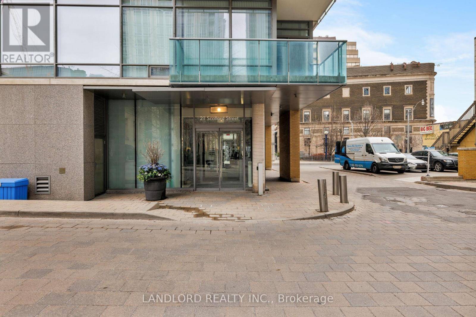 Toronto (annex), ON M5R1G1,21 Scollard ST #209