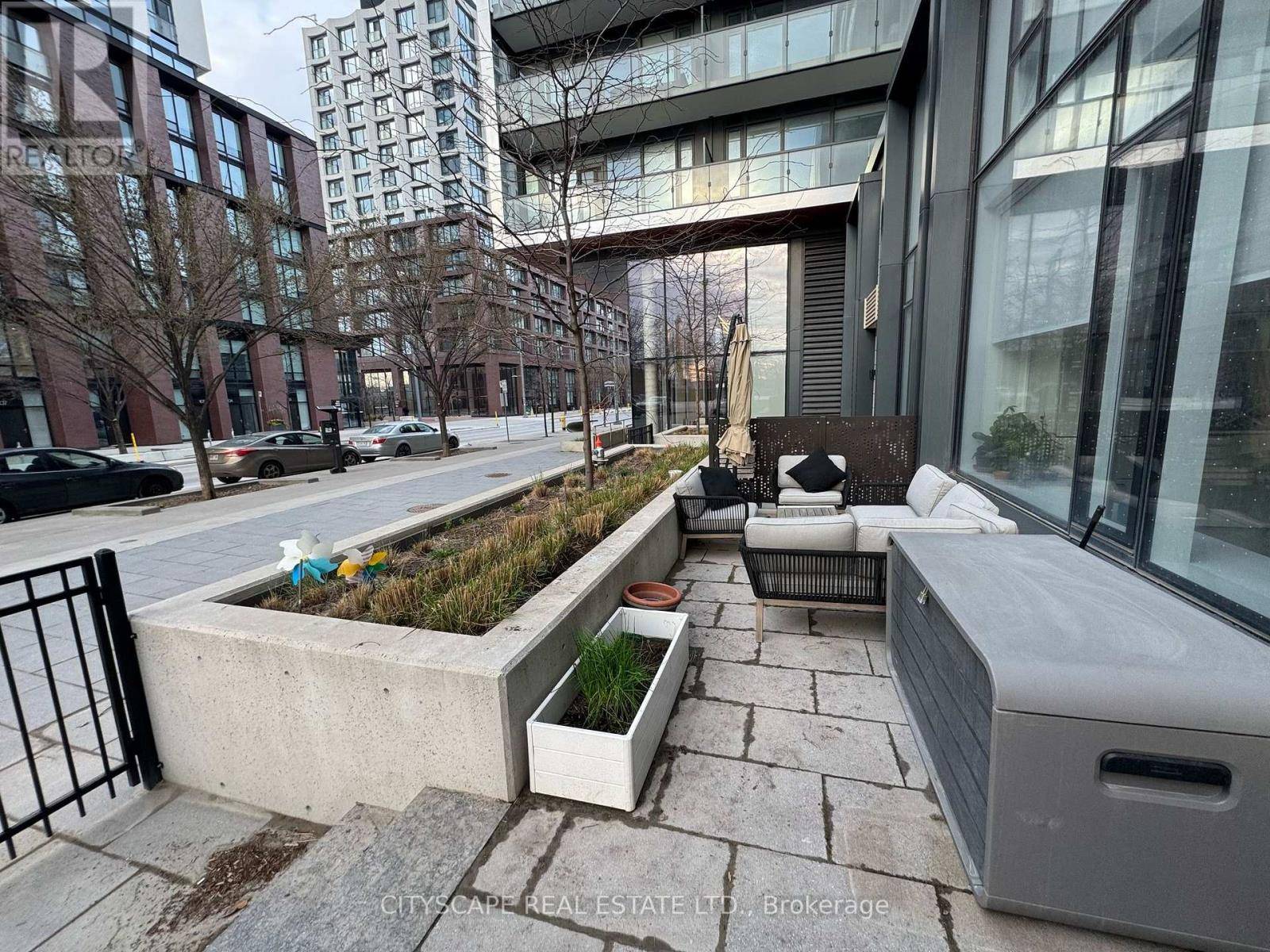 Toronto (waterfront Communities), ON M5A0V7,180 Mill ST #S122