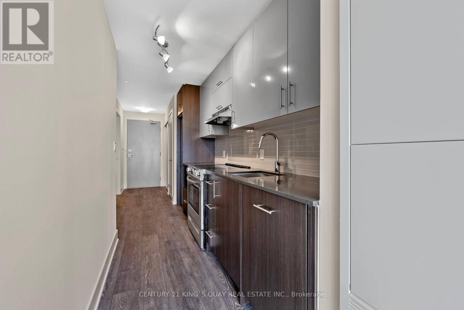 Toronto (don Valley Village), ON M2J0H7,188 Fairview Mall DR #822