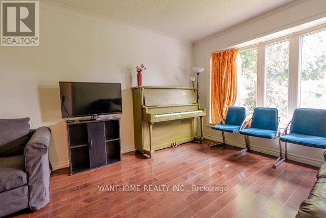 Toronto (hillcrest Village), ON M2H2B2,89 MCNICOLL AVENUE