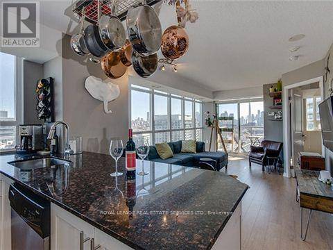 Toronto (niagara), ON M6K3R8,125 Western Battery RD #1502