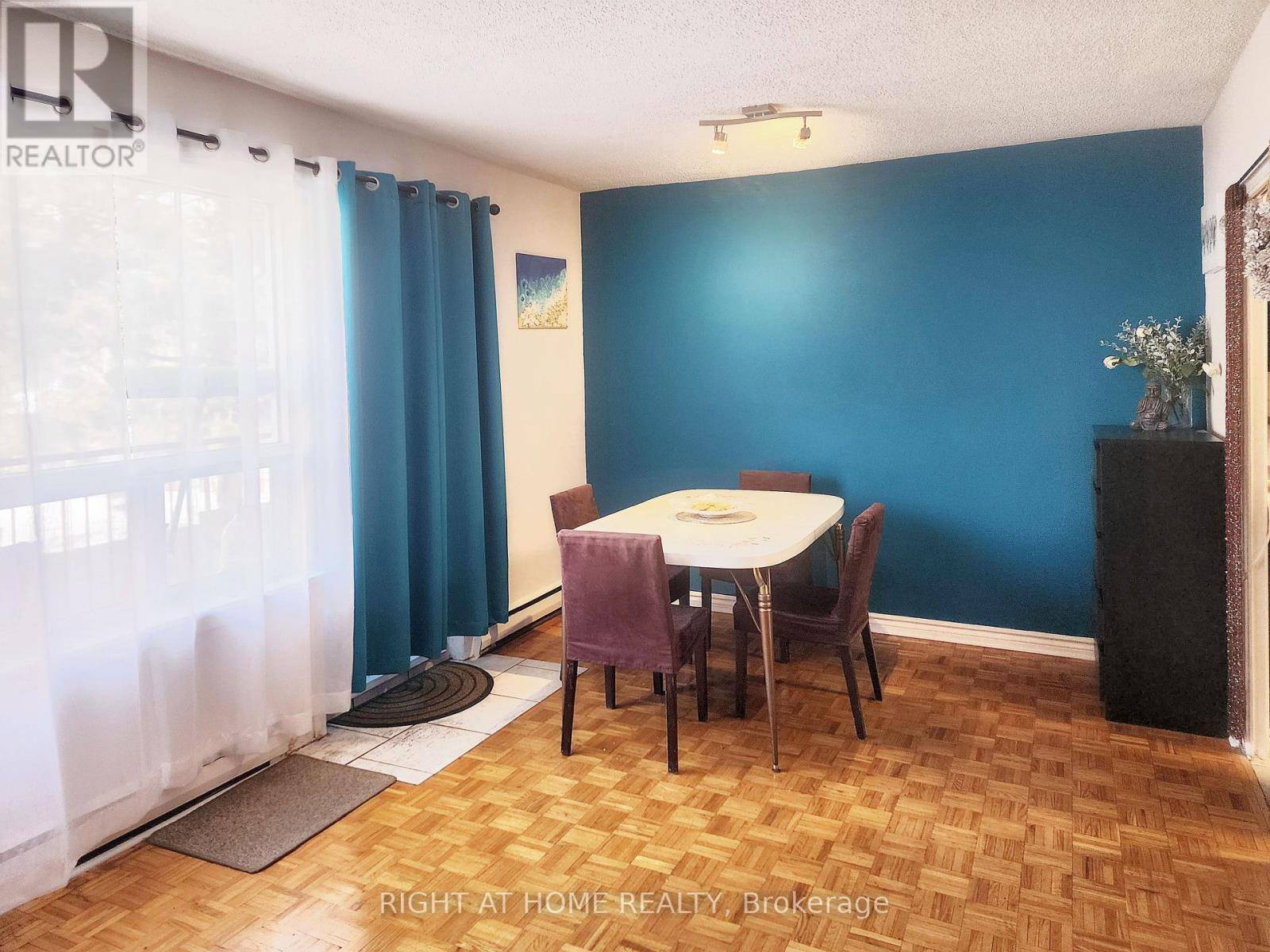 Toronto (newtonbrook West), ON M2R1Y7,5877 Bathurst ST #210