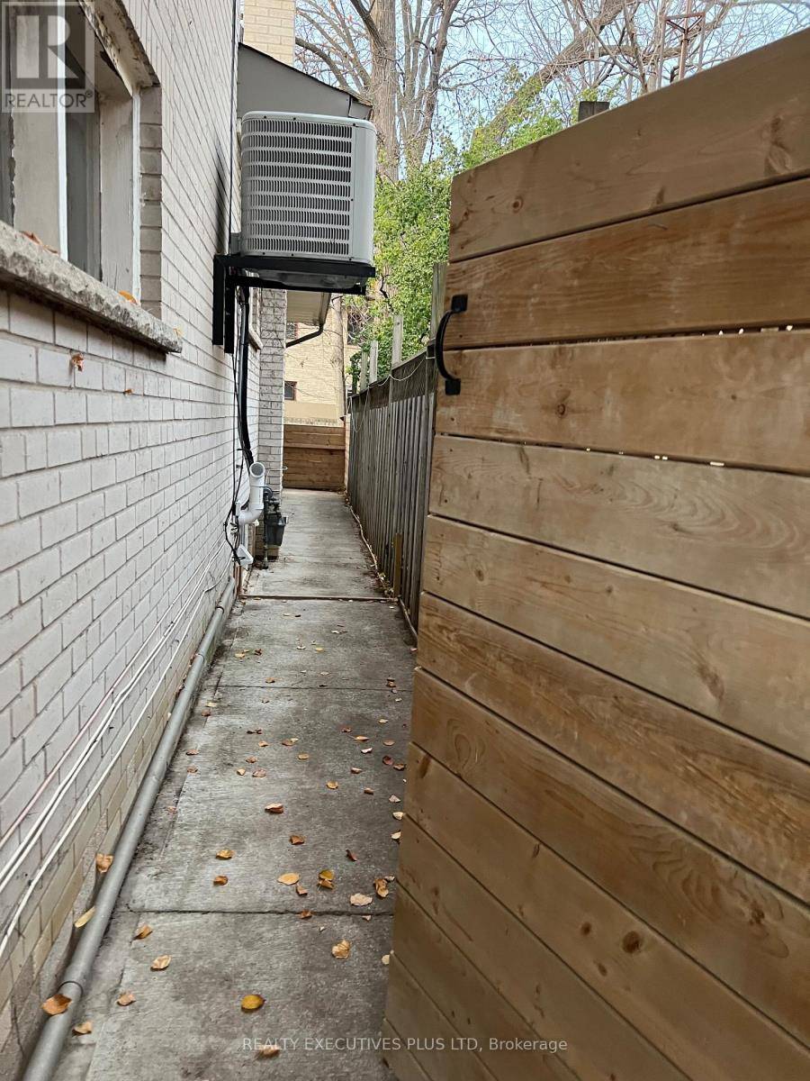 Toronto (parkwoods-donalda), ON M3A3H7,15 Shamokin DR #Lower