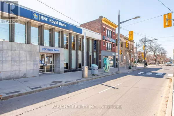 Toronto (oakwood Village), ON M6E2V1,944 ST CLAIR AVENUE W