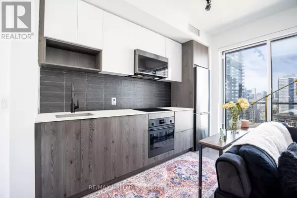 Toronto (regent Park), ON M5A0W7,5 Defries ST #1507