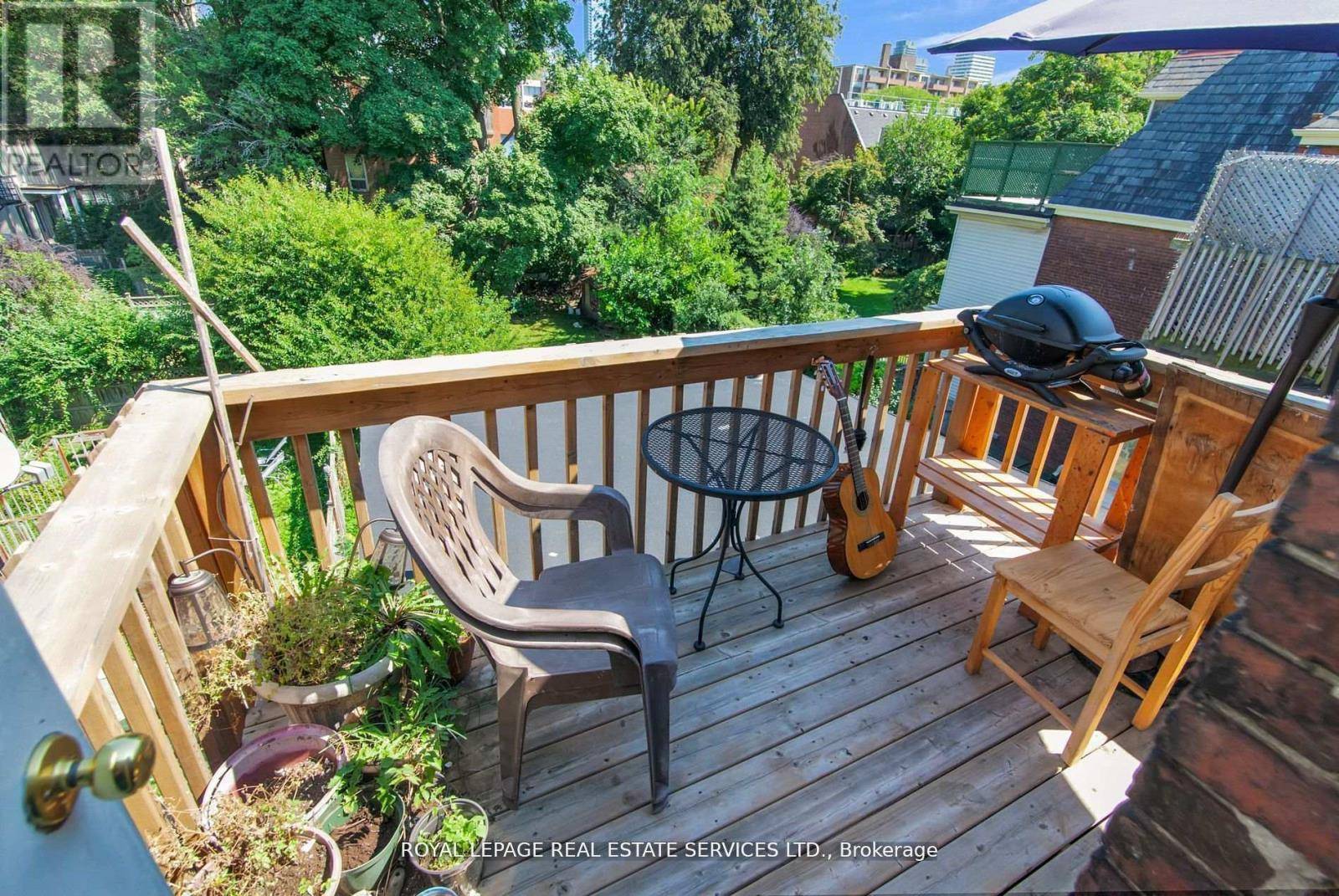 Toronto (annex), ON M5R2R6,577 HURON STREET