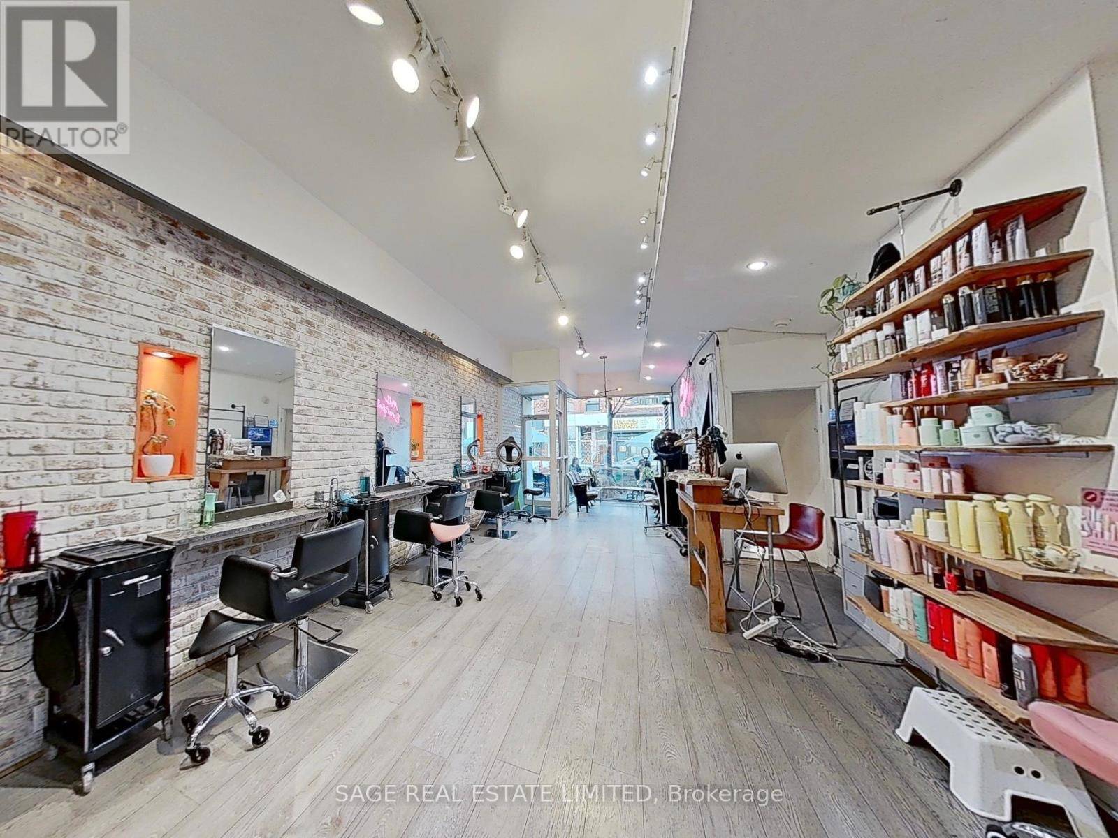 Toronto (trinity-bellwoods), ON M6J2Z7,200 OSSINGTON AVENUE