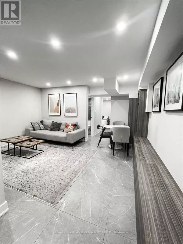 Toronto (moss Park), ON M5A2V6,271 Ontario ST #4