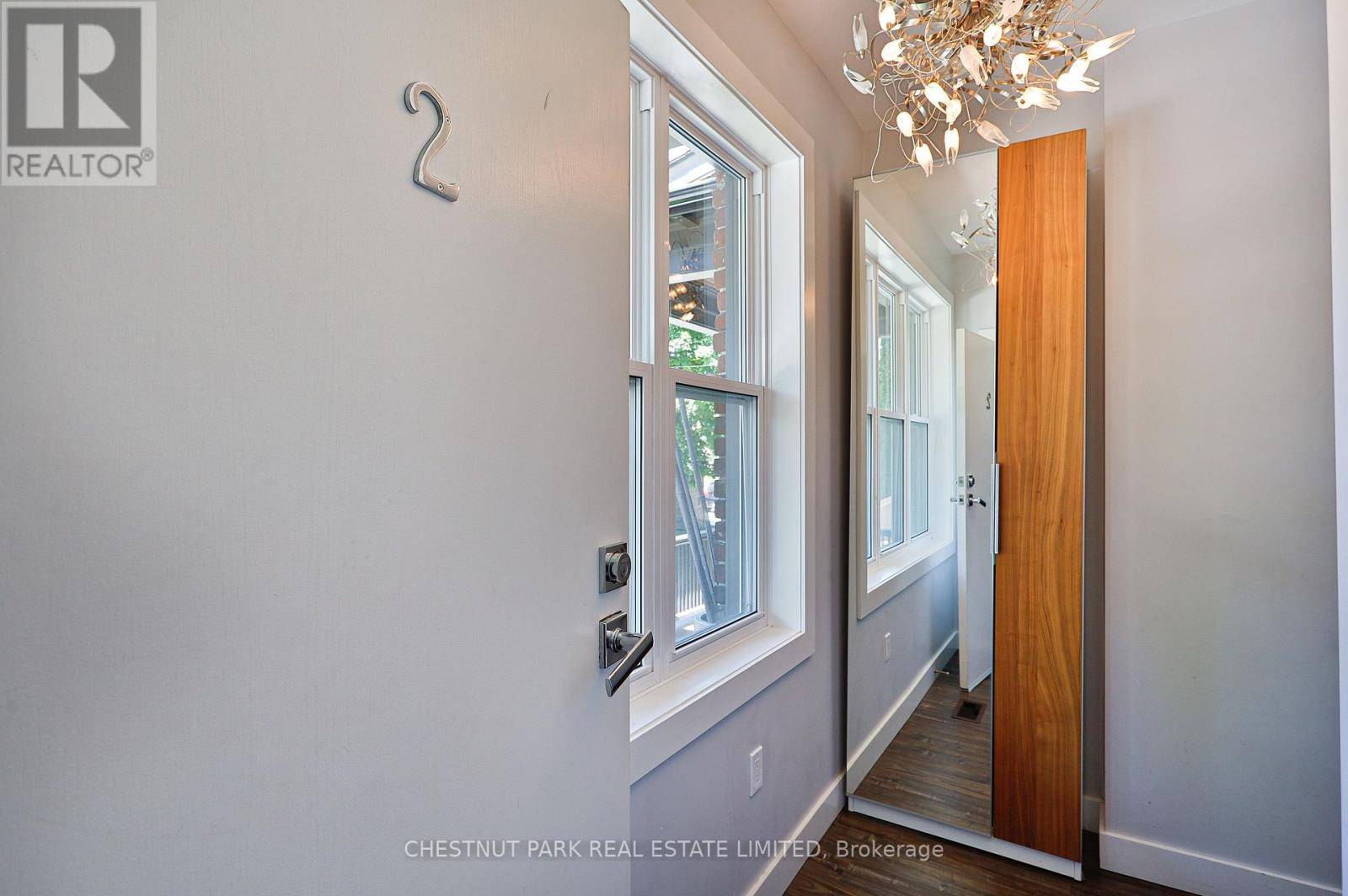Toronto (yonge-eglinton), ON M4R1H8,163 Briar Hill AVE #Upper