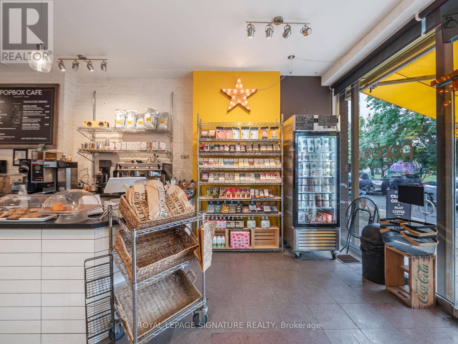 Toronto (palmerston-little Italy), ON M6H2W7,725 DOVERCOURT ROAD