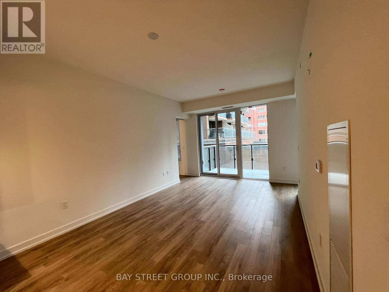 Toronto (moss Park), ON M5A0K9,158 FRONT ST East #210