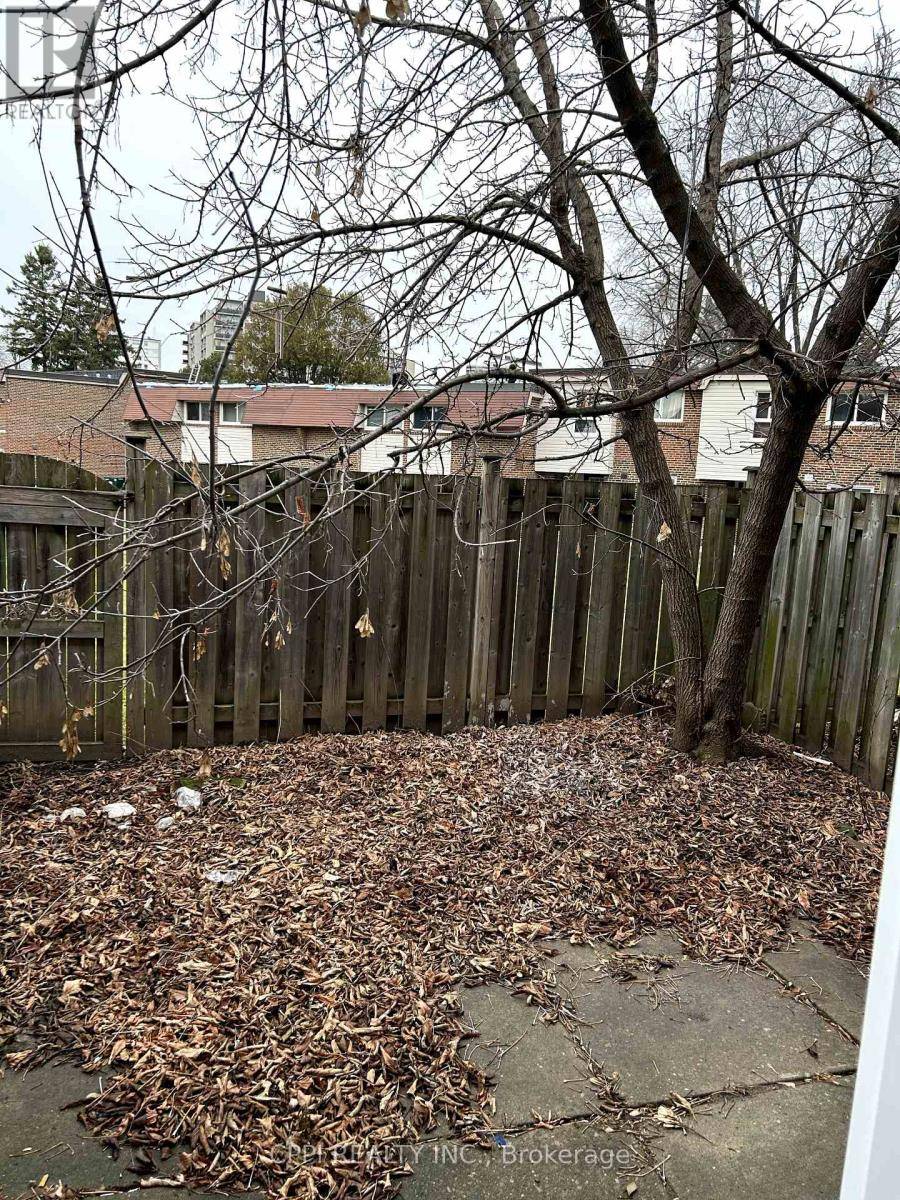 Toronto (don Valley Village), ON M2J3C8,69 Godstone DR #125