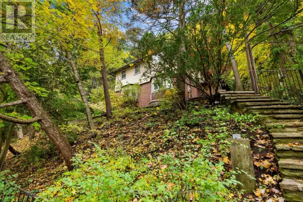 Toronto (rosedale-moore Park), ON M4W1X1,56 ROXBOROUGH DRIVE