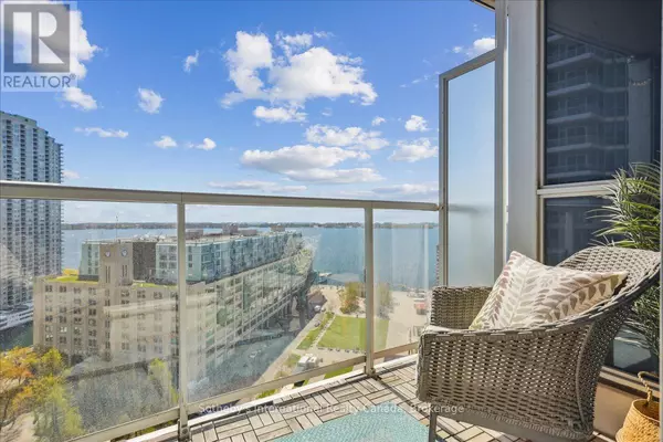 Toronto (waterfront Communities), ON M5J2Y6,218 Queens Quay West #1804