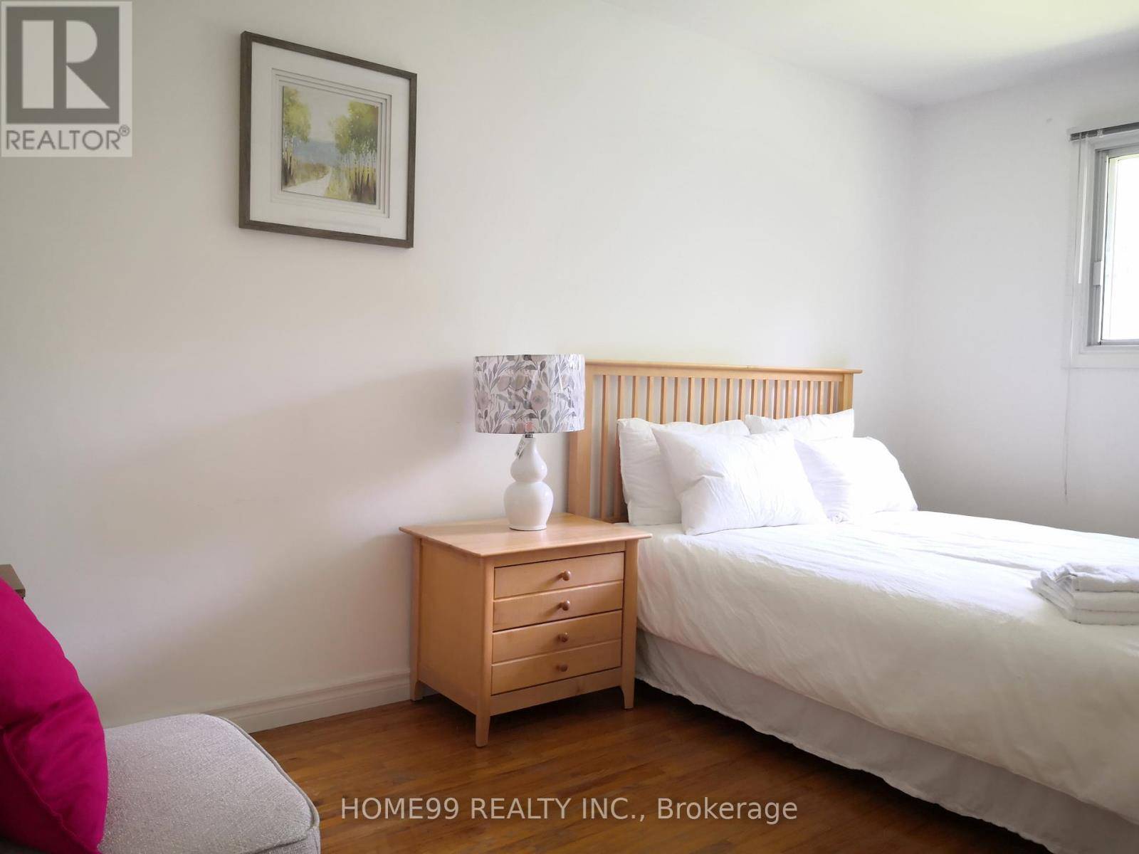 Toronto (bayview Woods-steeles), ON M2H1A9,137 Pineway BLVD #upper