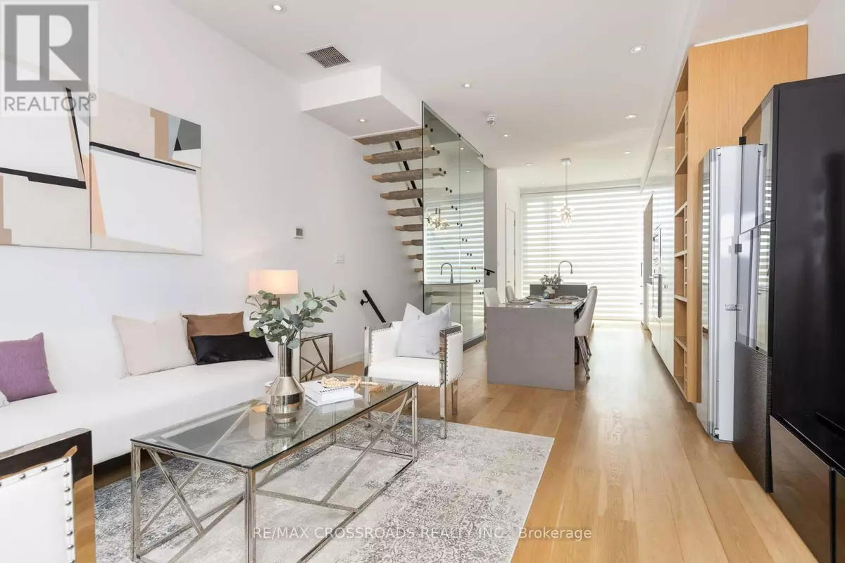 Toronto (mount Pleasant East), ON M4P1N9,536A EGLINTON AVENUE E