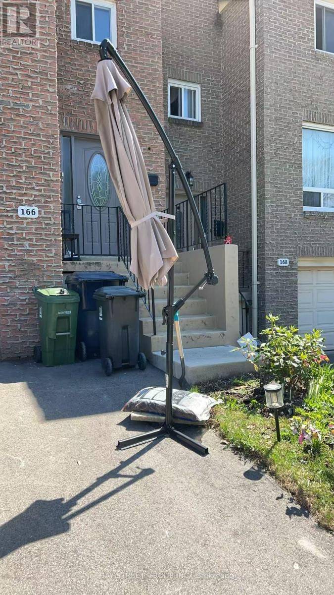 Toronto (don Valley Village), ON M2J2Y6,166 RUSTY CRESTWAY